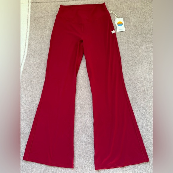 NEW - Vuori - AllTheForm Flare - Strawberry